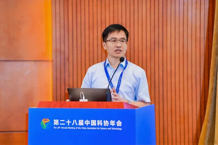 王立平研究员出席第二十八届中国科协年会并作特邀报告
