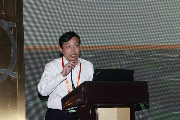 范志宏教授级高工在作报告.JPG